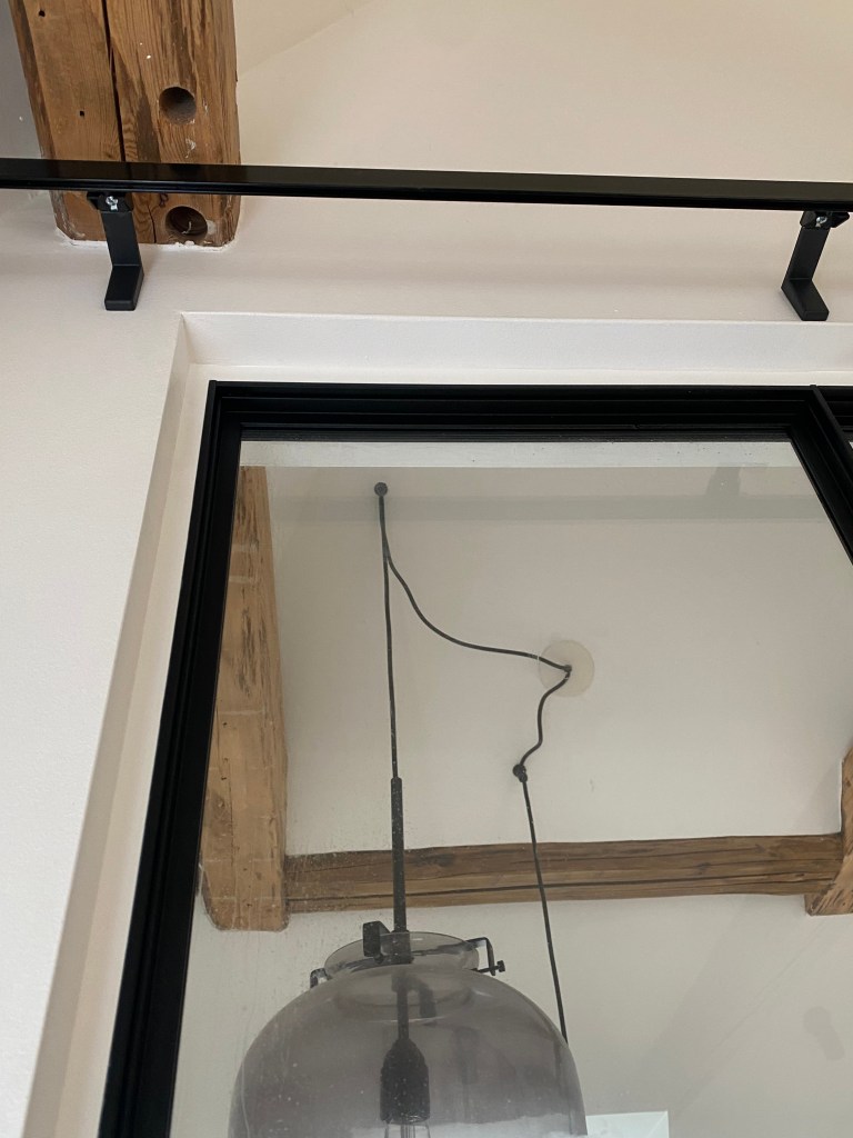 Fugemand i København fuger nyt vindue i moderne bolig